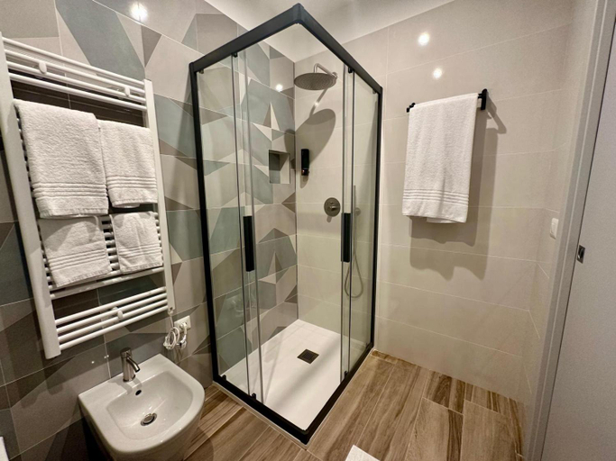 Shower 5, Qualora Room & Suite, Bari