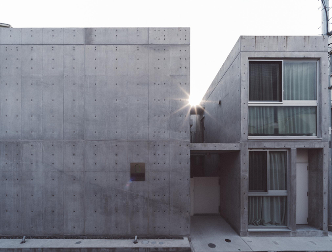 Exterior & Views