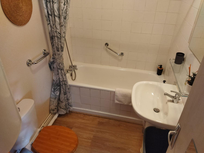 Bathroom, Le Chapitre, Cher