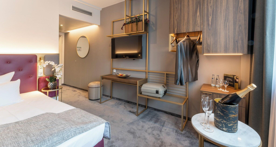 Bedroom 3, Plaza Premium Muenchen, München