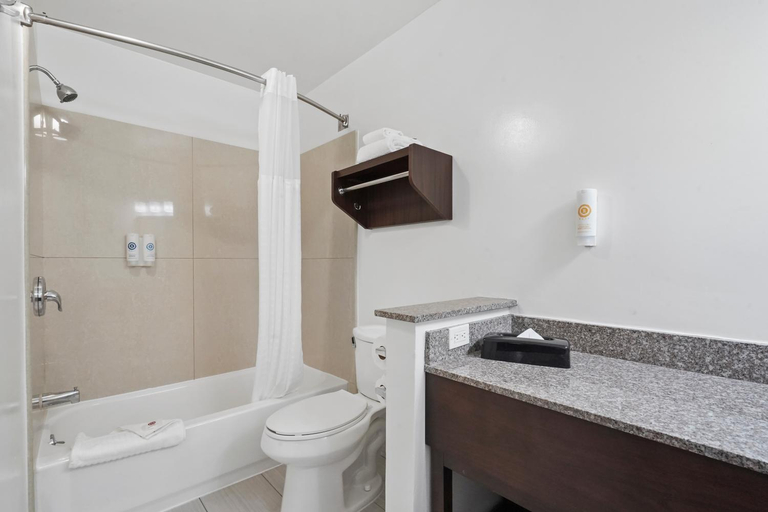 Bathroom 4, Comfort Inn & Suites Orange County John Wayne Airport, Orange
