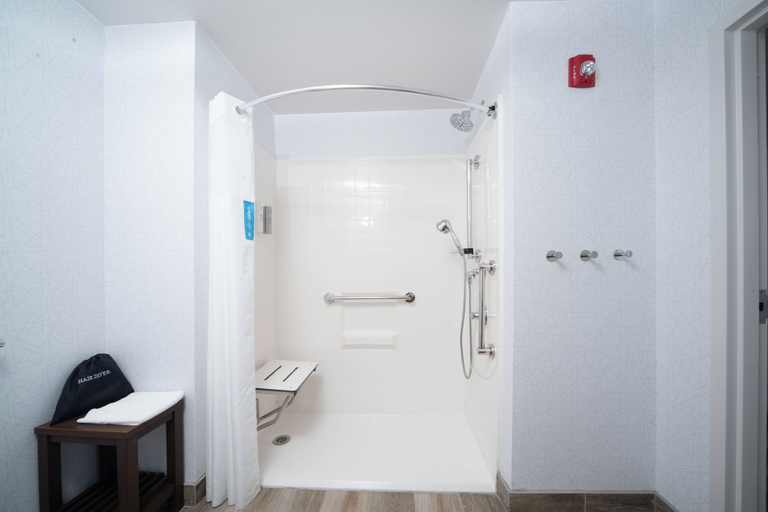 Bathroom 4, Hampton Inn Bryant, Saline