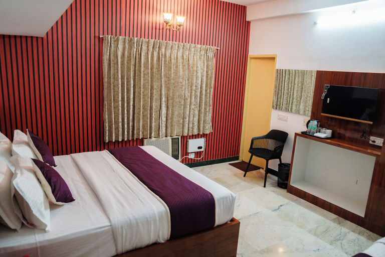Bedroom 2, Rich Inn Palace Tnagar, Chennai