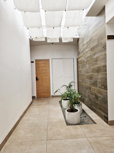 Others 3, Amplia-Confortable con cama King, Area de Miraflores H16, ZONA 7