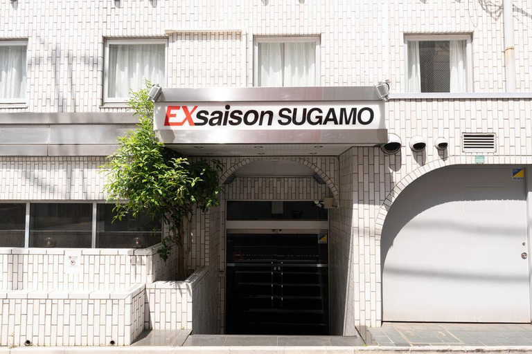 Exterior 1