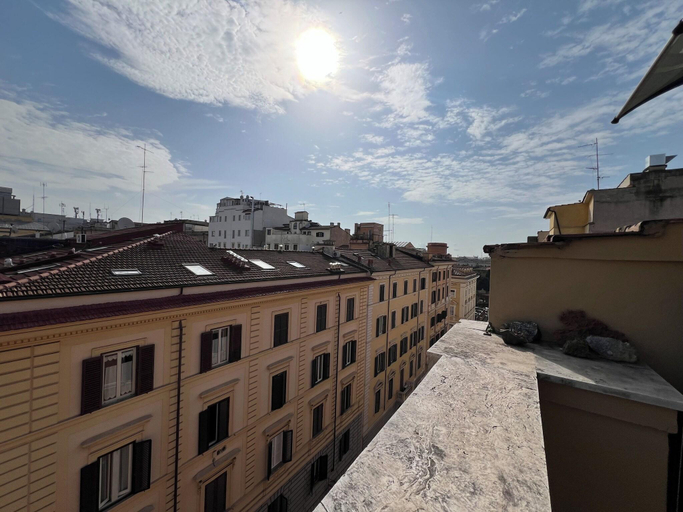 Exterior & Views 2, Freedom Traveller Hostel, Rome