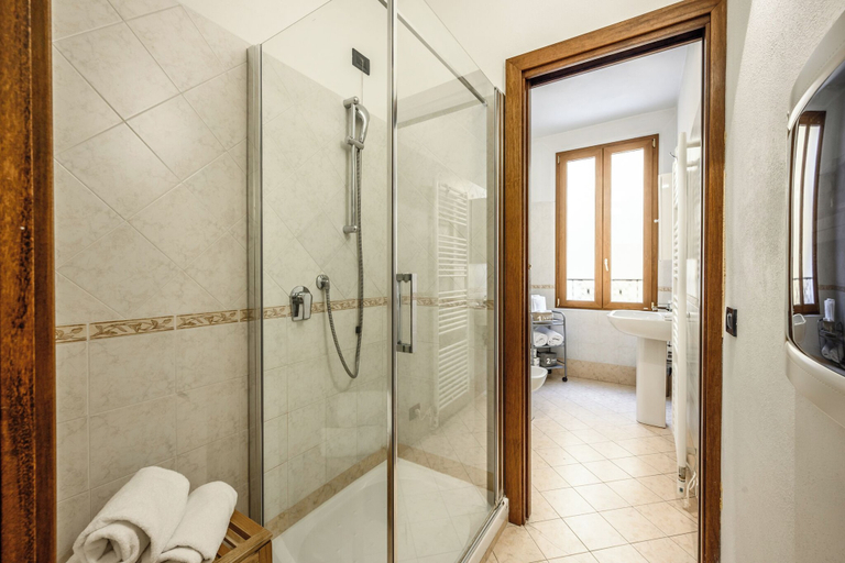 Bathroom 4, Emilia Studios 8, Modena