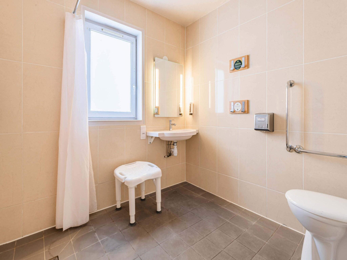 Bathroom 4, B&B HOTEL Strasbourg Sud Ostwald, Bas-Rhin