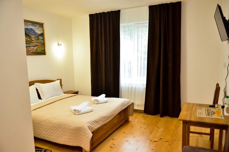 Bedroom 2, Kolochava Hotel & Restaurant, Mizhhirs'kyi