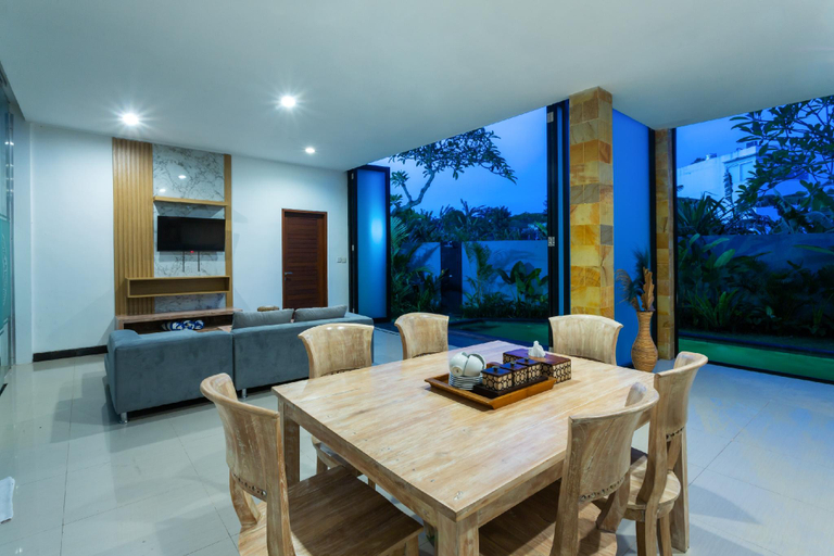 Dining Room 12