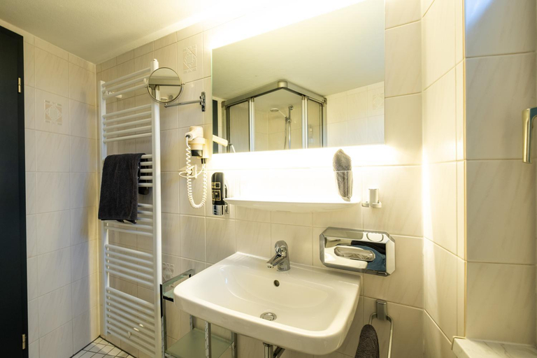 Bathroom 5, Engel Hotel und Diner, Ravensburg