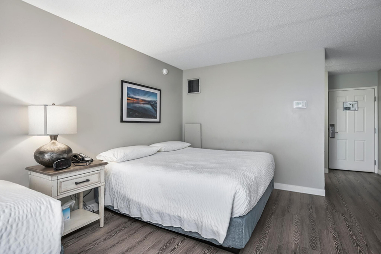 Bedroom 2, First Floor Standard Deluxe King, Cecil