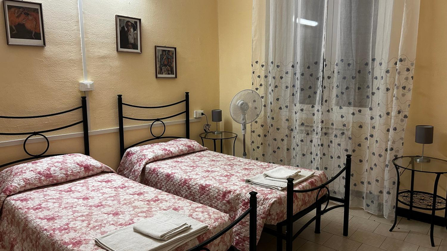 Others 2, Albergo Fiorita, Genova