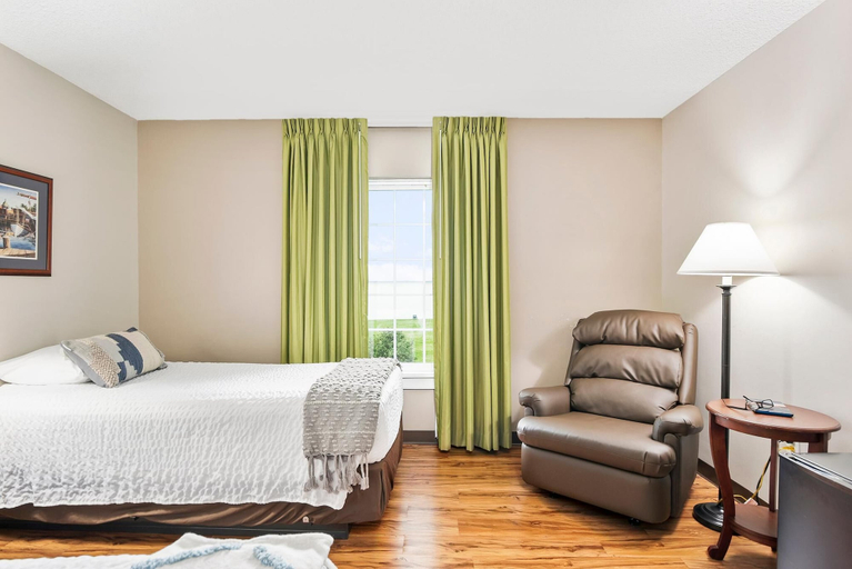 Bedroom 3, Top Floor Handicap Accessible Bay View, Cecil