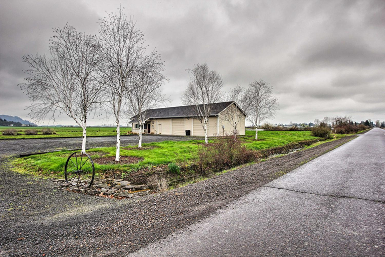 Others 3, The Farm House on Mount Tom, Linn
