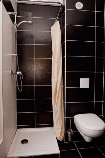 Bathroom 4, Royal Wagram, Paris