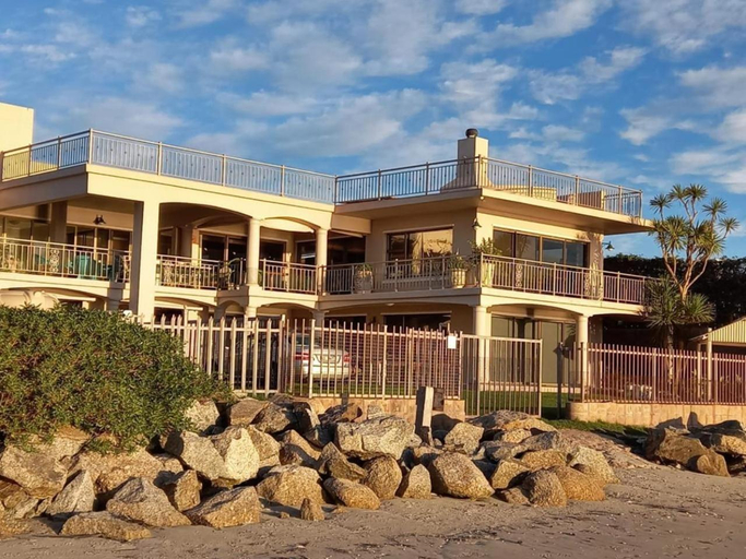 Others 3, By The Beach - Beachfront Apartment & Home, West Coast