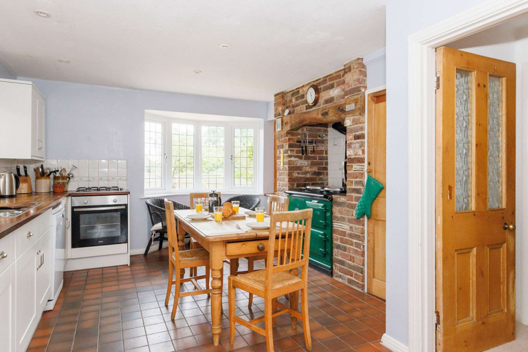 Room 3, Charming Beach Getaway - Spacious 4BR Sunny Garden, West Sussex