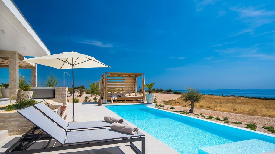 Sport & Beauty 2, Beachfront Plant Villas with the pool, Novalja