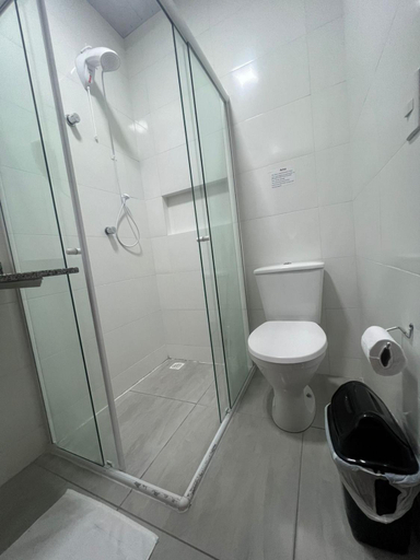 Bathroom 5, Suite com BWC PRIVATIVO Com AR Ao Lado da Vila Germanica Oktoberfest, Blumenau