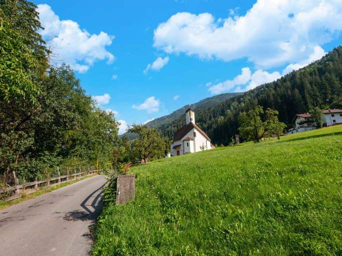 Others 4, Apartment in Tyrol with Ski Boot Heaters, Landeck