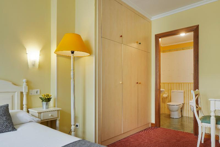 Bedroom 4, Iraipe Ongi Hotel, Guipúzcoa