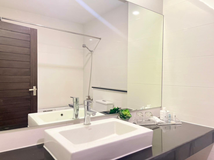 Bathroom 8