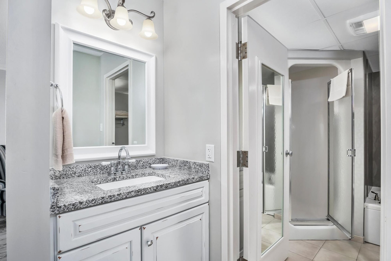 Bathroom 4, First Floor Master Suite Bay View, Cecil