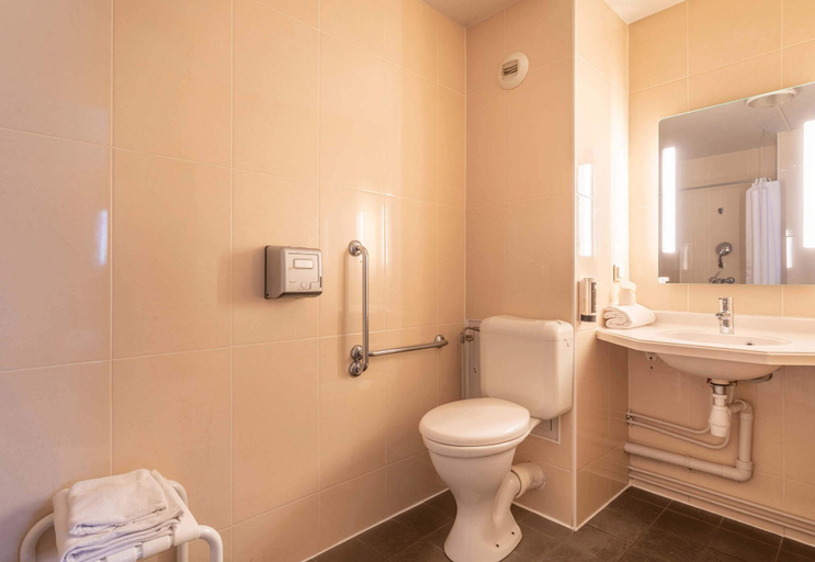 Bathroom 4, B&B HOTEL Toulon La Seyne-sur-Mer, Var