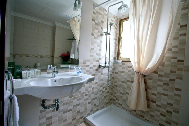 Bathroom 3, Ona Jardines Paraisol, Tarragona