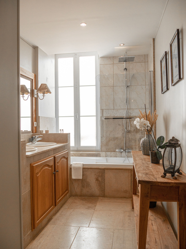 Bathroom 5, Clos Saint-Martin, Calvados