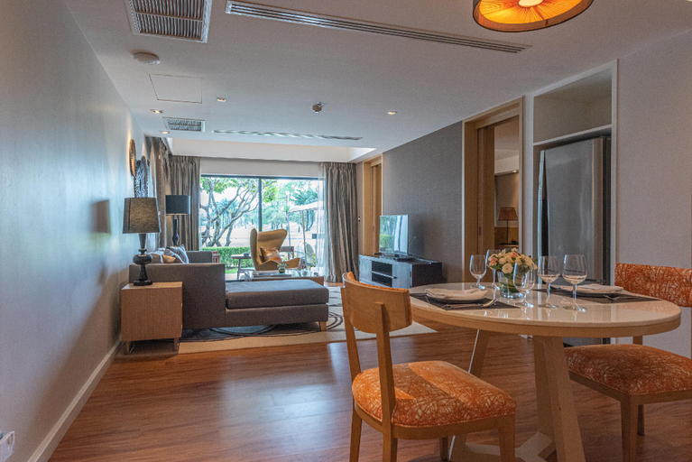 Dining Room 16