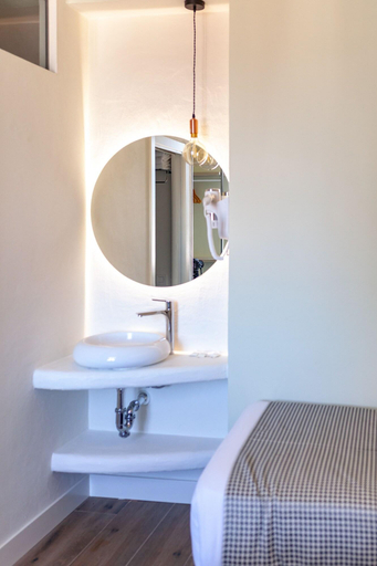 Bathroom 4, Hostal Charlotte, Madrid