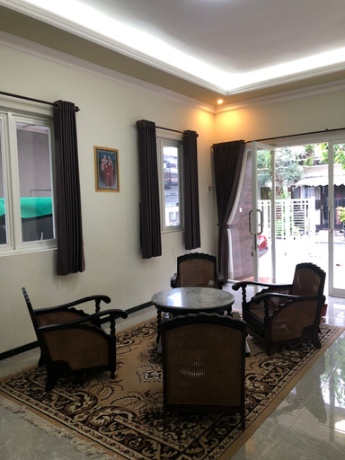 Others 2, Villa Titanota, Malang