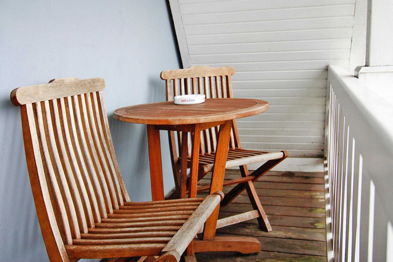 Outdoor dining, Ferienwohnung mit Balkon am Bodstedter Bodden, Vorpommern-Rügen