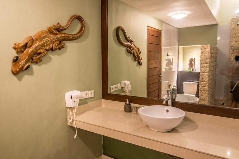 Bathroom 16