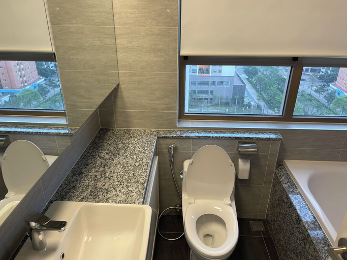 Bathroom 3, Starlake DAEWOO Apartments by Emily, Từ Liêm