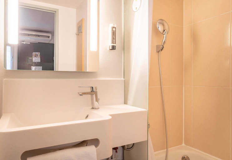 Bathroom 4, B&B HOTEL Toulon La Seyne-sur-Mer, Var