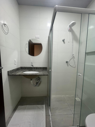 Bathroom 2, Suite com BWC PRIVATIVO Com AR Ao Lado da Vila Germanica Oktoberfest, Blumenau