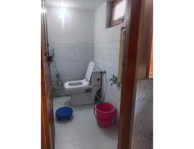 Bathroom 3, Prithvi Sewa Sadan, Badrinath, Chamoli