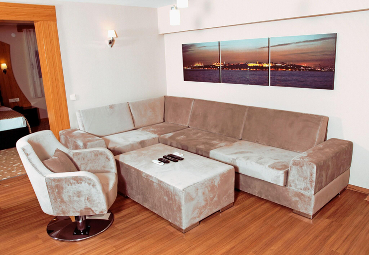 Bedroom 3, Grand Zeybek Hotel, Konak
