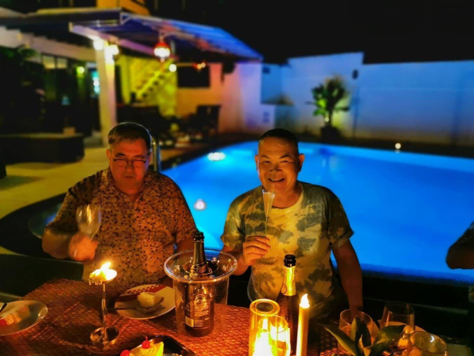 Food & Drinks