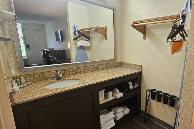 Bathroom 4, Quality Inn Sumter near Shaw AFB, Sumter