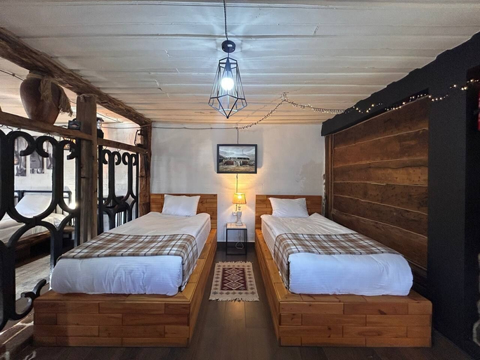 Bedroom 1, Hnameni Bovadzor Lodge