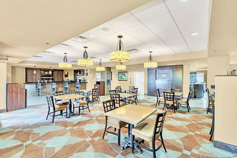 Others 4, Apartment with Pool & Hot Tub - Close to Universal Studios, Orange