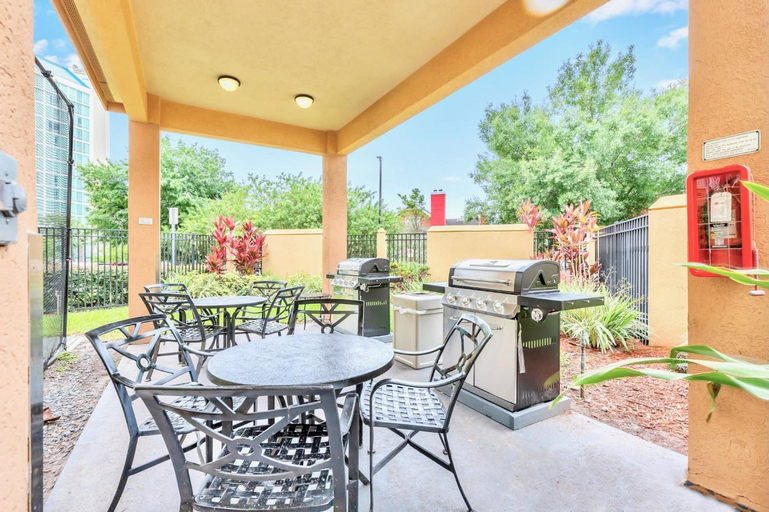 Others 2, Apartment with Pool & Hot Tub - Close to Universal Studios, Orange