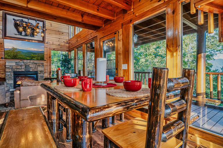 Room 5, Mountain Majesty With Spectacular Views, Sevier