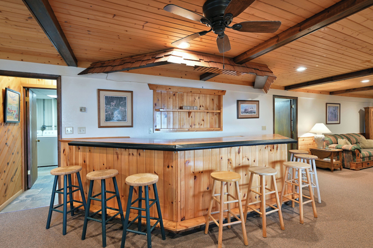 Food & Drinks 4, Kenny Lodge, Bayfield