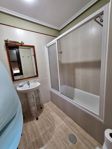 Bathroom 5, Hostal Europa, Asturias