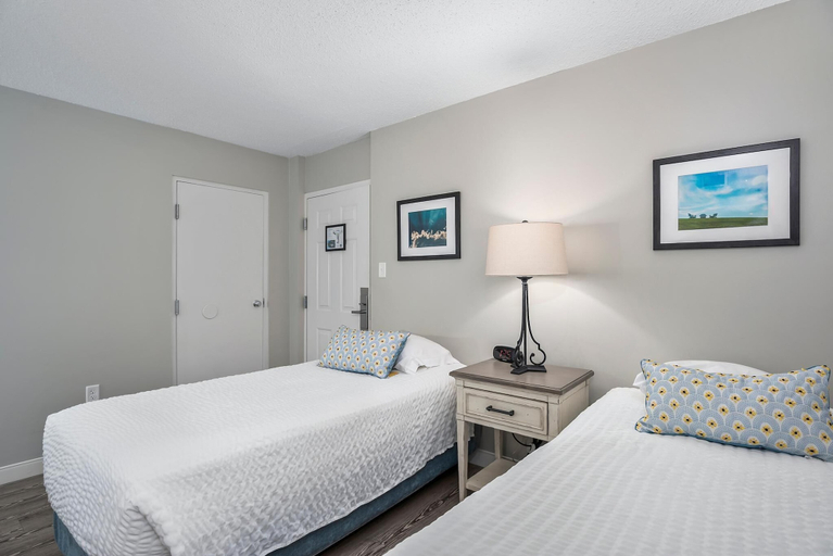 Bedroom 3, Top Floor Standard Suite Bay View, Cecil